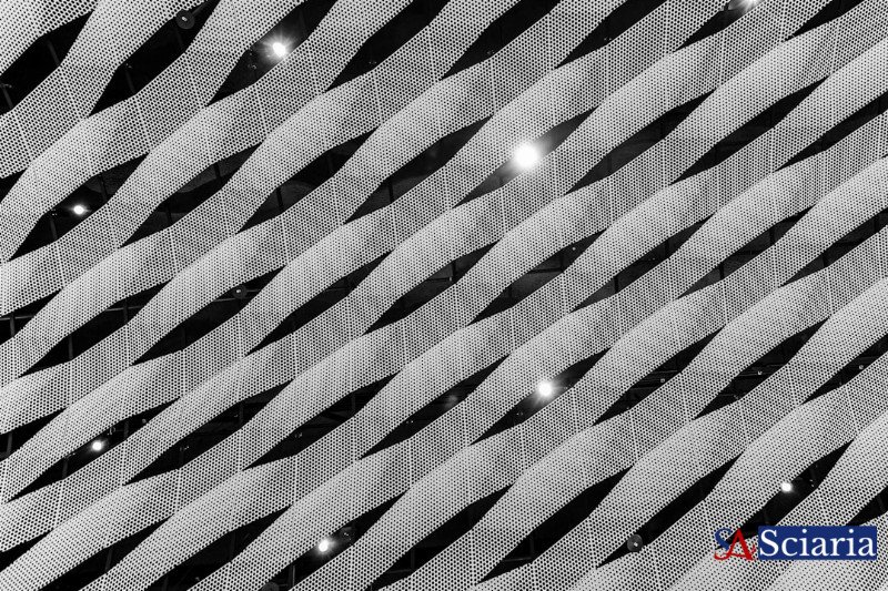 Bending Light, Shaping Reality: The Marvel of Metamaterials