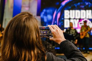 The Authenticity Illusion: Navigating Social Media's New Performance Stage